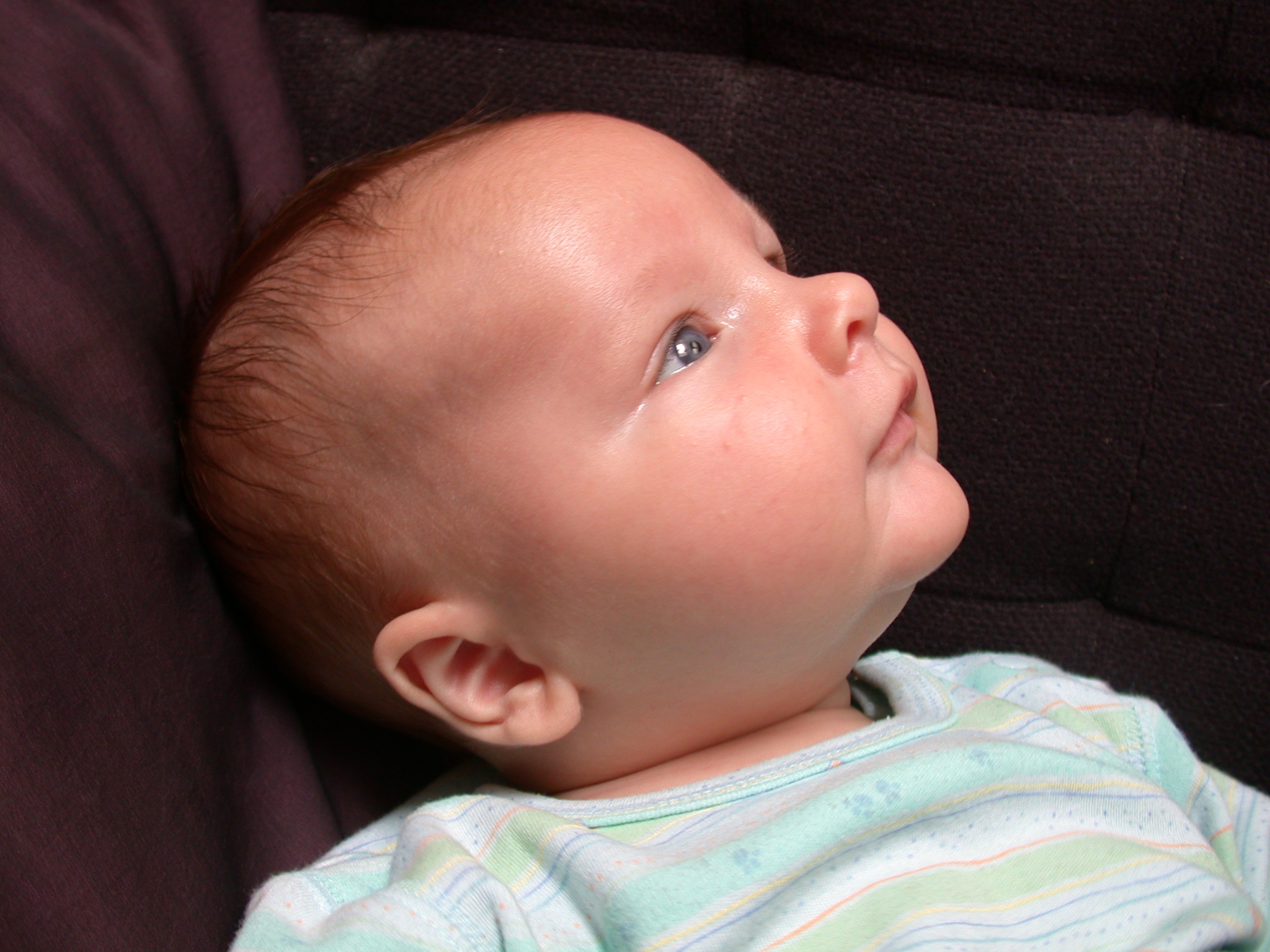 赤ちゃんの眉毛が薄いけど、ちゃんと生えてくる？