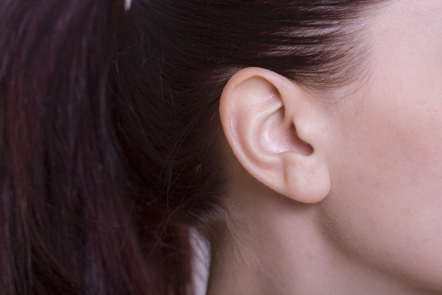 耳の違和感。くすぐったい、かゆい感じは何の病気？