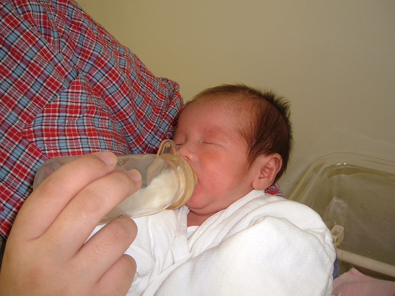 赤ちゃんのお腹がぱんぱんに張る時の原因と対処法 鳳凰の羽