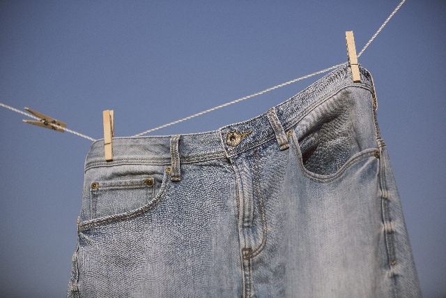 ジーンズなどのズボンを洗濯する頻度ってどのくらい？