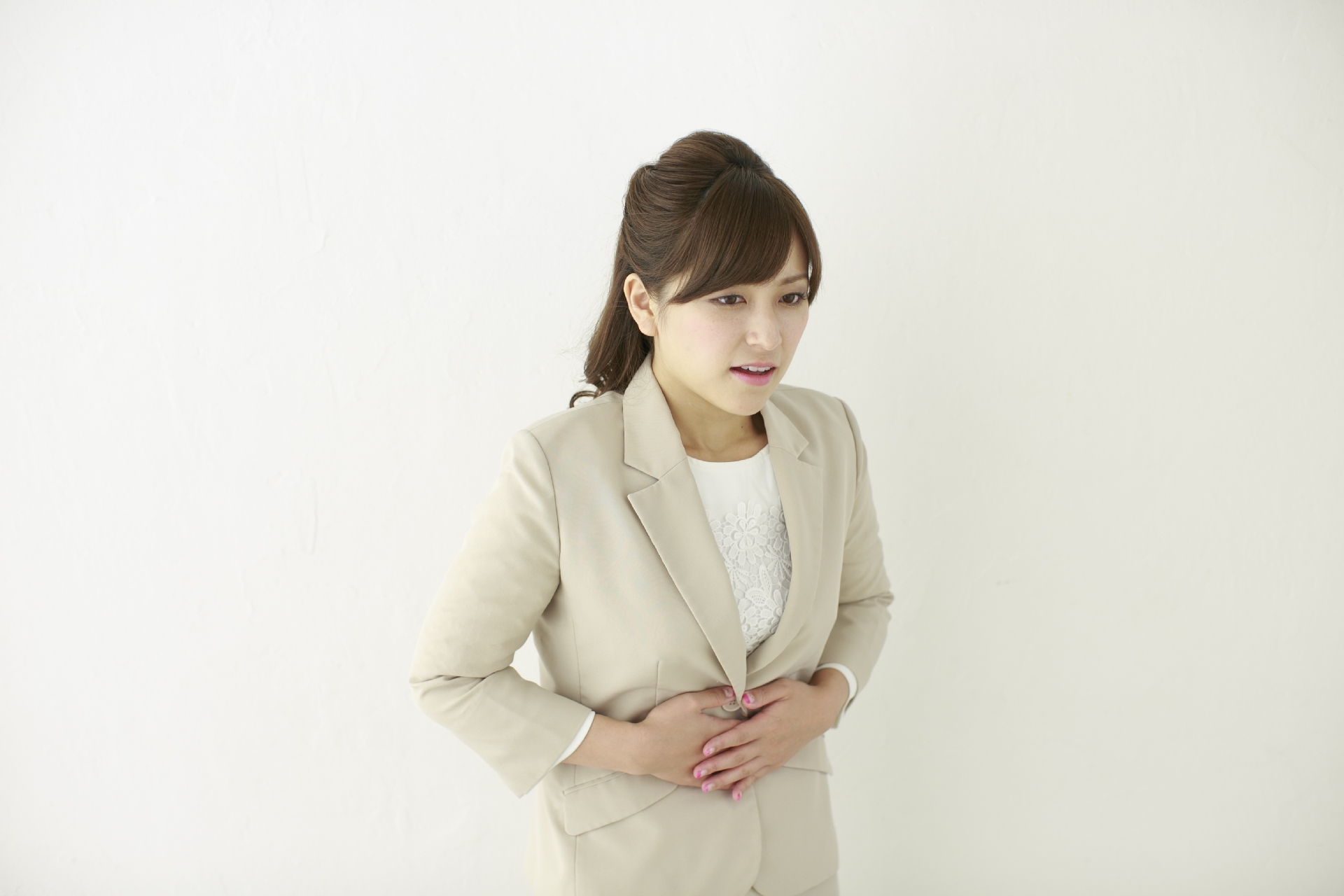 腸にガスが溜まることによる腹痛の原因と対処法
