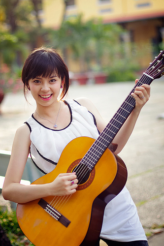 日本のギターを弾く女性アーティストのあれこれ