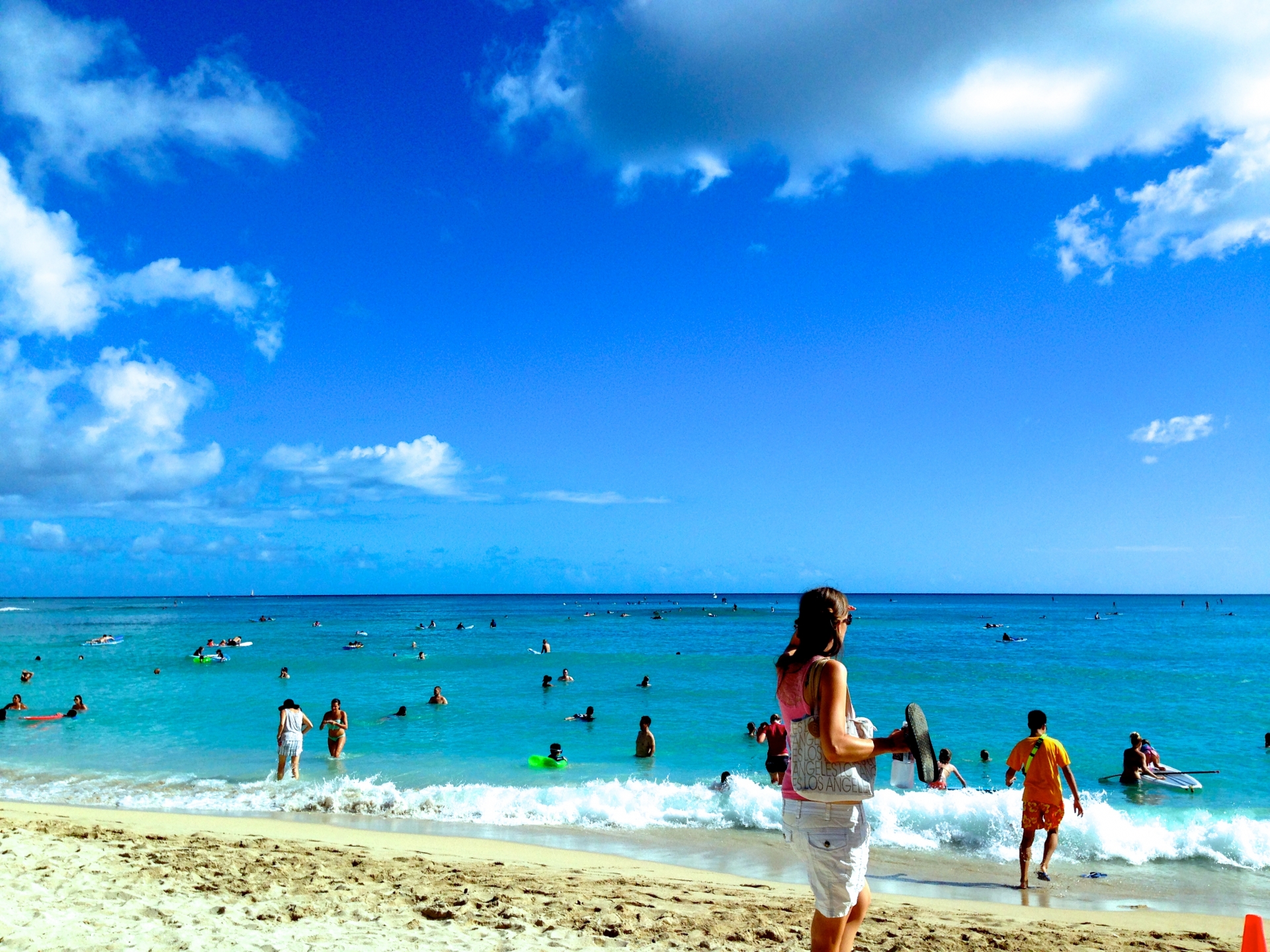 ハワイのビーチで楽しむために「貴重品」の保管について