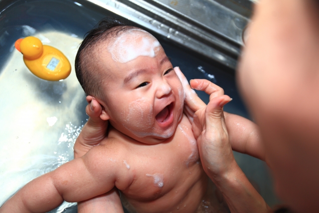 二ヶ月の赤ちゃん、そろそろお風呂デビューした方がいい？