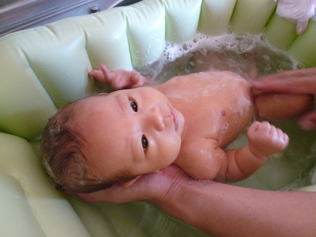 新生児のお風呂用タオル、選び方のポイントは？